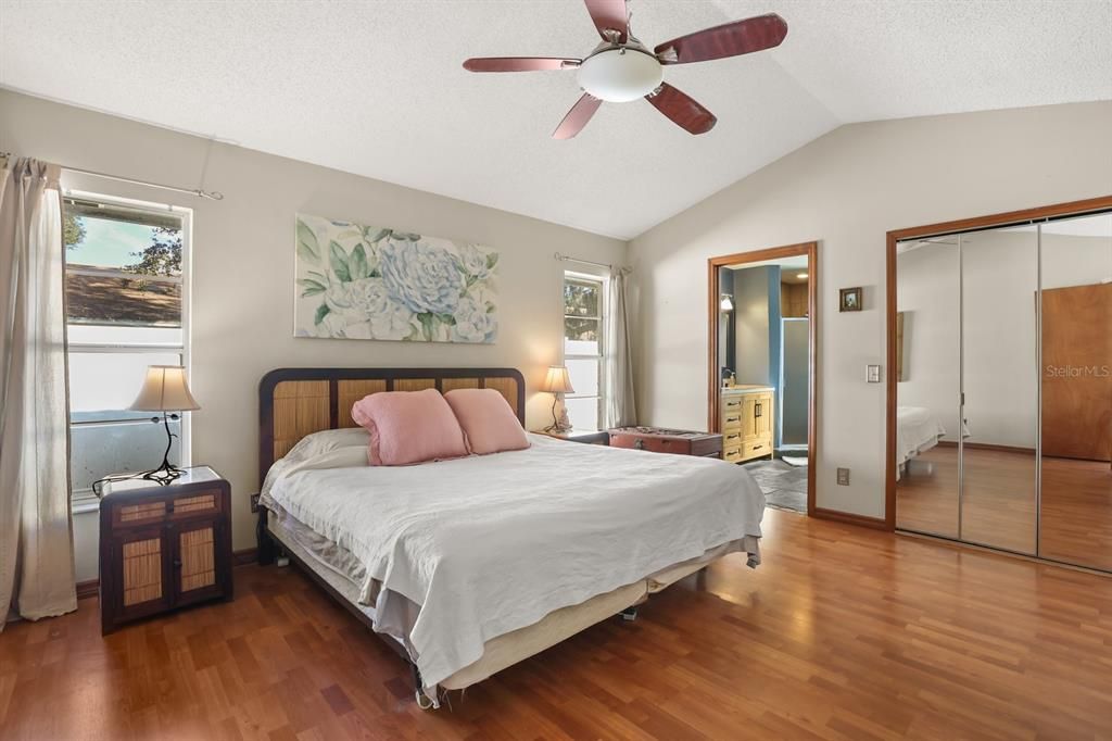 合同活跃: $465,000 (3 贝兹, 3 浴室, 2026 平方英尺)