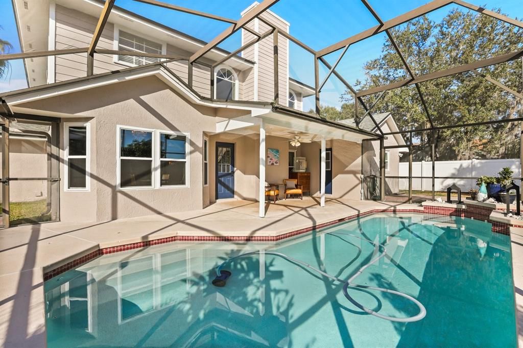 合同活跃: $465,000 (3 贝兹, 3 浴室, 2026 平方英尺)