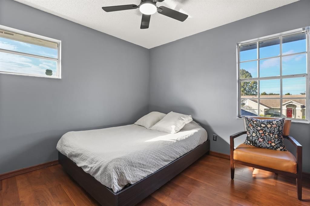 合同活跃: $465,000 (3 贝兹, 3 浴室, 2026 平方英尺)