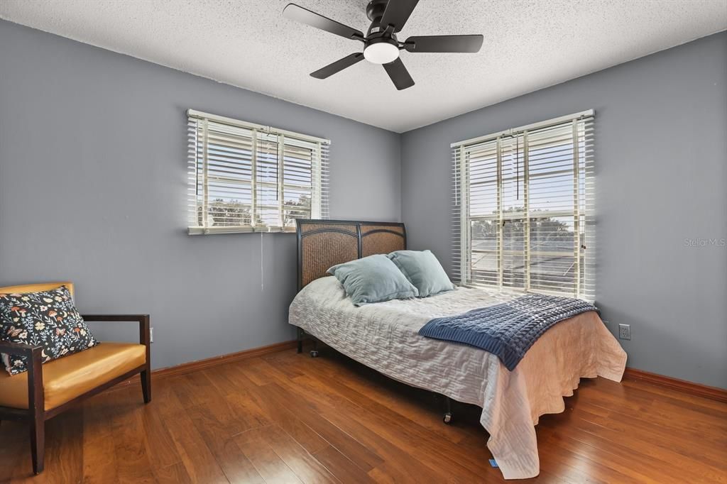 合同活跃: $465,000 (3 贝兹, 3 浴室, 2026 平方英尺)