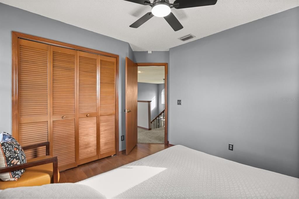 合同活跃: $465,000 (3 贝兹, 3 浴室, 2026 平方英尺)