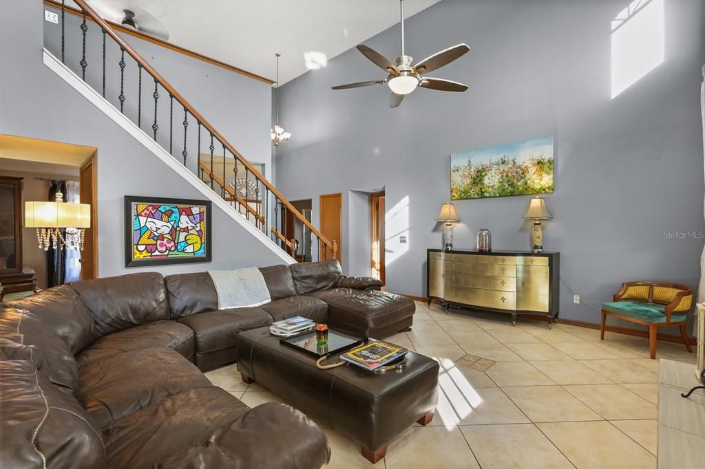 合同活跃: $465,000 (3 贝兹, 3 浴室, 2026 平方英尺)