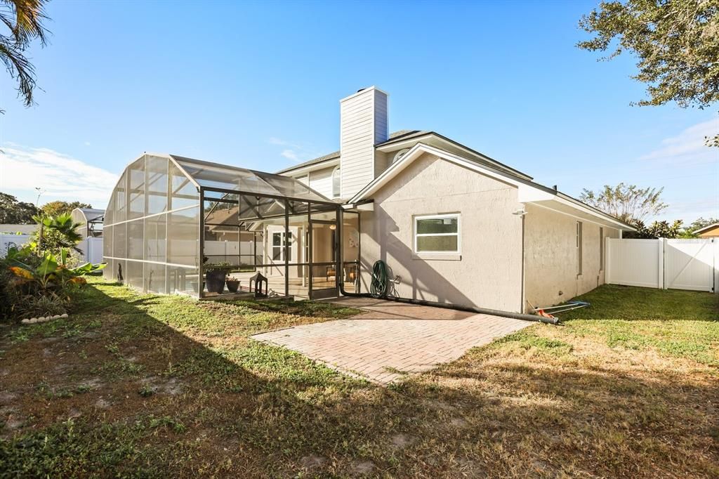 合同活跃: $465,000 (3 贝兹, 3 浴室, 2026 平方英尺)