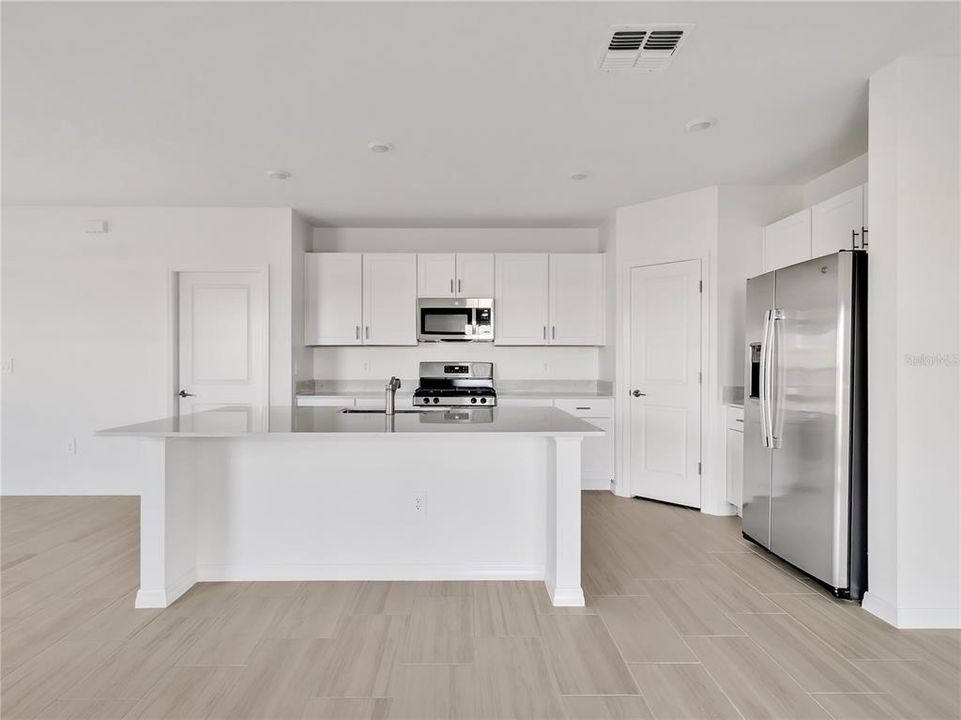 出租: $2,390 (4 贝兹, 2 浴室, 2000 平方英尺)