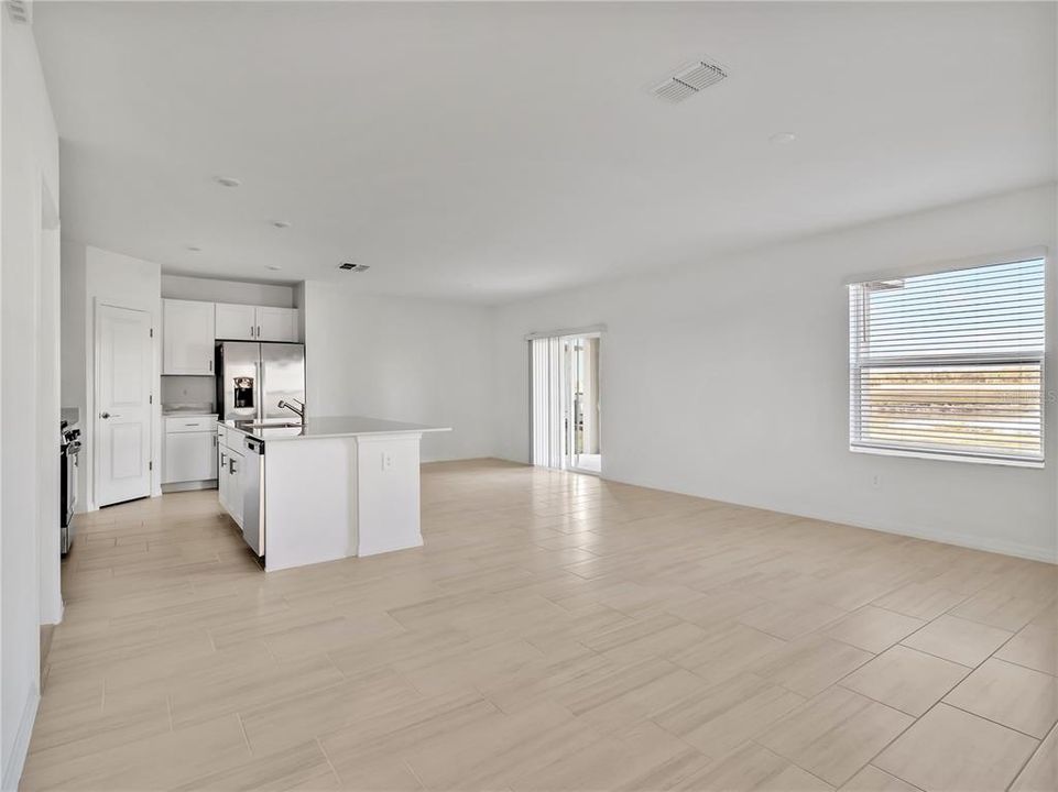 出租: $2,390 (4 贝兹, 2 浴室, 2000 平方英尺)