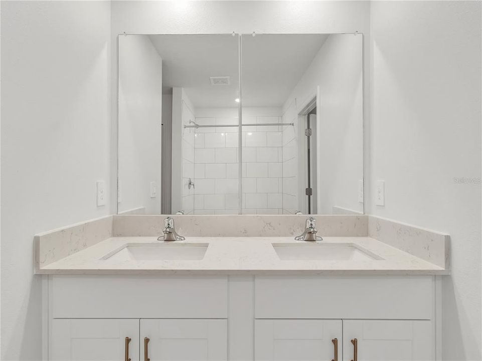 出租: $2,390 (4 贝兹, 2 浴室, 2000 平方英尺)