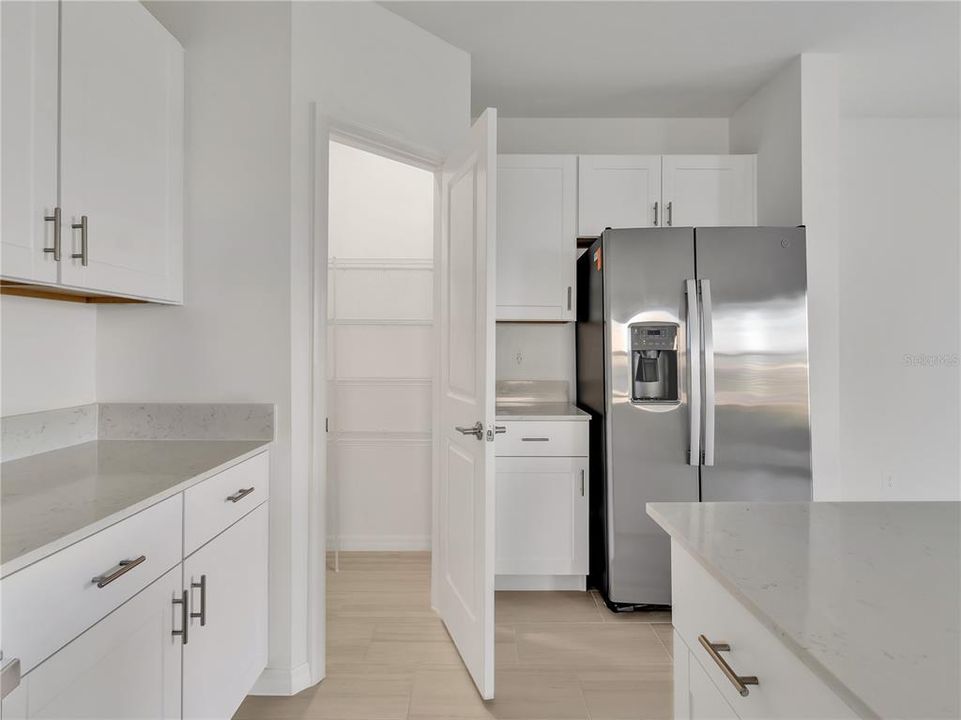 出租: $2,390 (4 贝兹, 2 浴室, 2000 平方英尺)