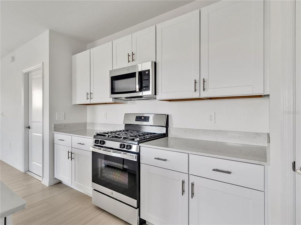 出租: $2,390 (4 贝兹, 2 浴室, 2000 平方英尺)