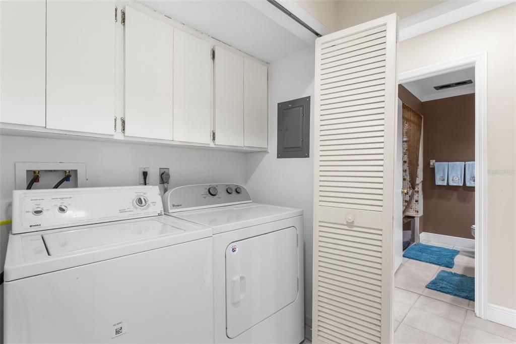 На продажу: $364,900 (2 спален, 2 ванн, 1296 Квадратных фут)