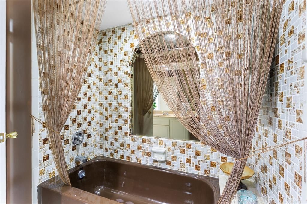 На продажу: $364,900 (2 спален, 2 ванн, 1296 Квадратных фут)