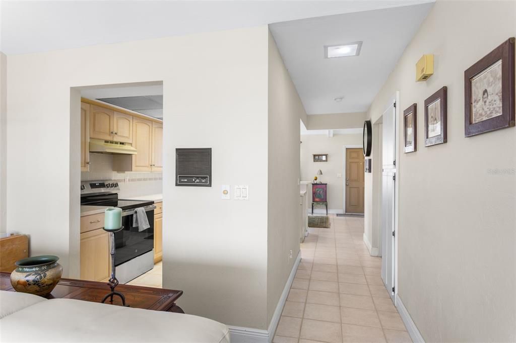 На продажу: $364,900 (2 спален, 2 ванн, 1296 Квадратных фут)