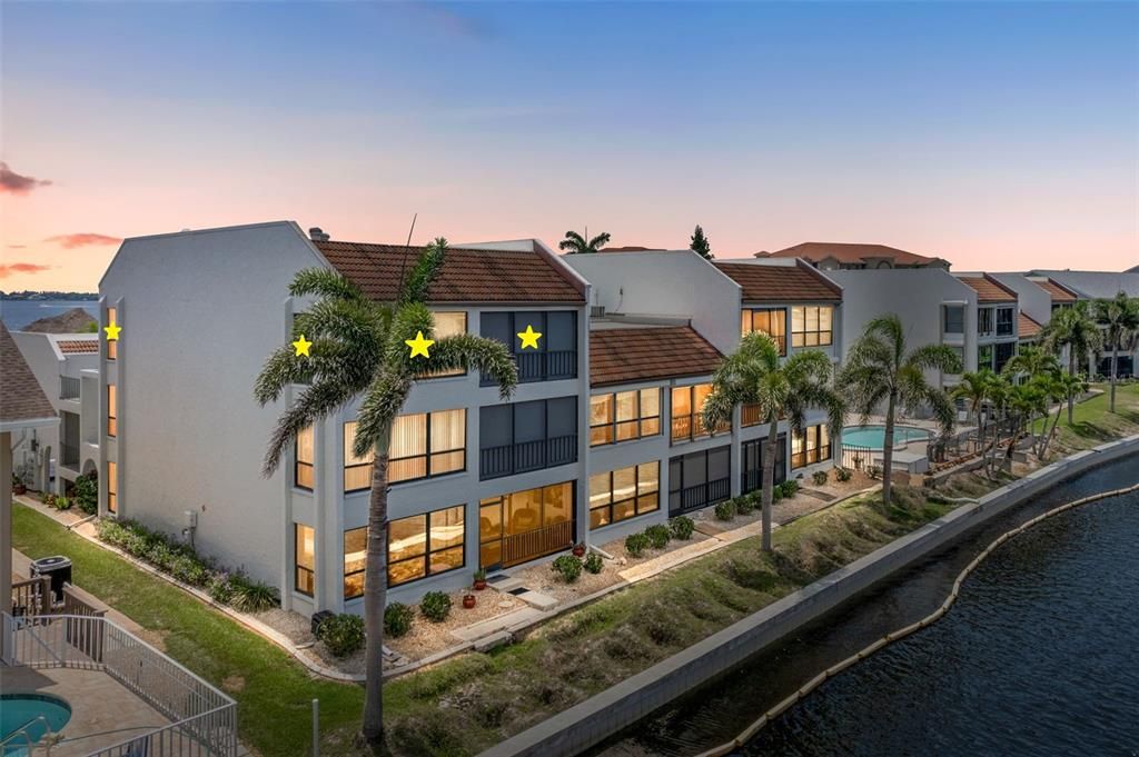 На продажу: $364,900 (2 спален, 2 ванн, 1296 Квадратных фут)