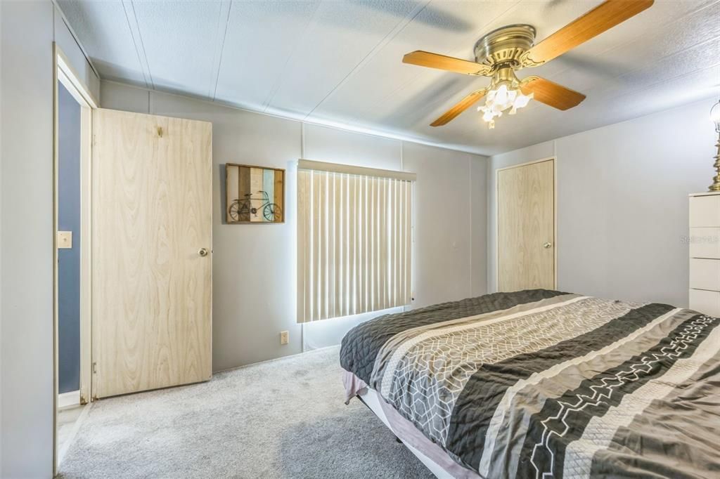 待售: $82,000 (2 贝兹, 2 浴室, 989 平方英尺)