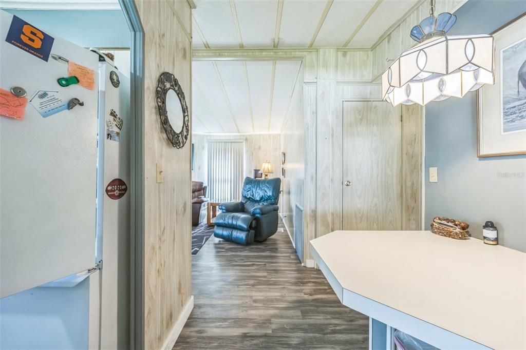 待售: $82,000 (2 贝兹, 2 浴室, 989 平方英尺)