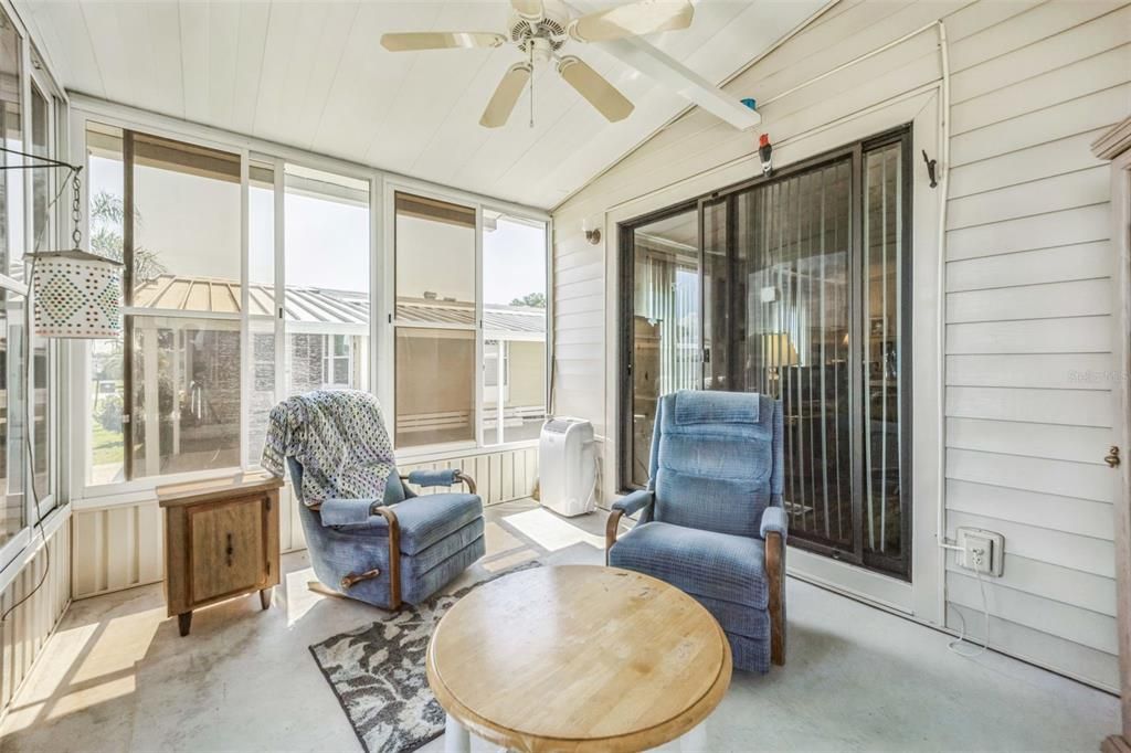 待售: $82,000 (2 贝兹, 2 浴室, 989 平方英尺)