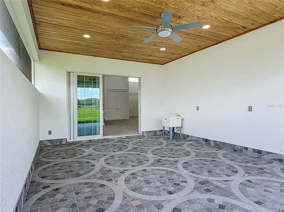 En Venta: $589,000 (3 camas, 2 baños, 2064 Pies cuadrados)