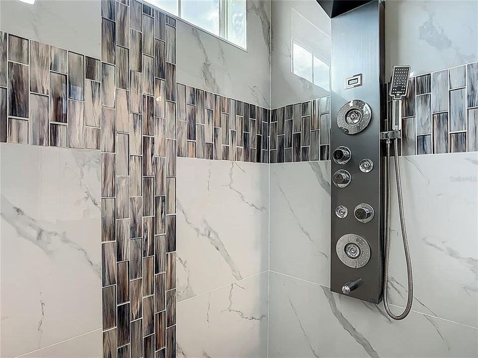 En Venta: $589,000 (3 camas, 2 baños, 2064 Pies cuadrados)