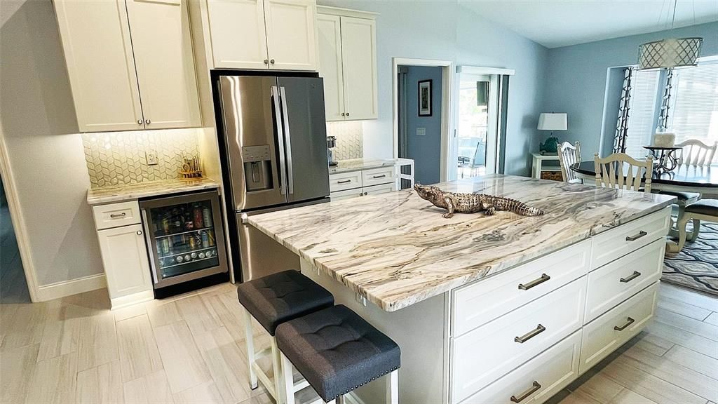 合同活跃: $612,000 (3 贝兹, 3 浴室, 2477 平方英尺)