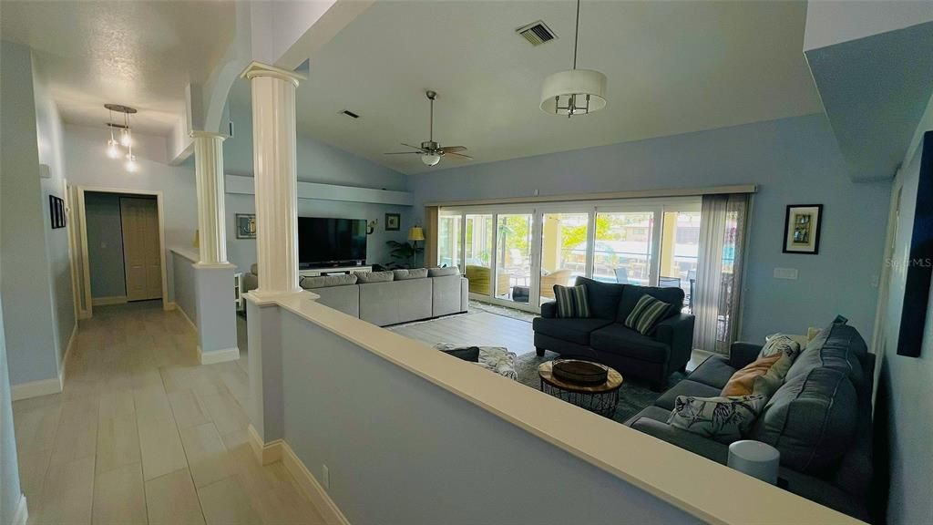 合同活跃: $612,000 (3 贝兹, 3 浴室, 2477 平方英尺)