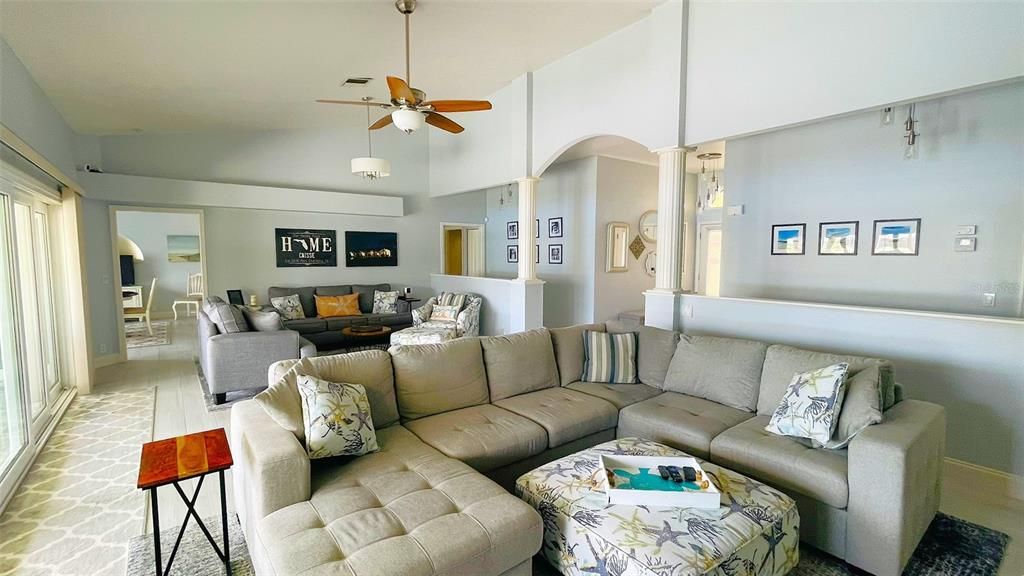 合同活跃: $612,000 (3 贝兹, 3 浴室, 2477 平方英尺)