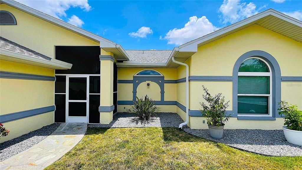 合同活跃: $612,000 (3 贝兹, 3 浴室, 2477 平方英尺)