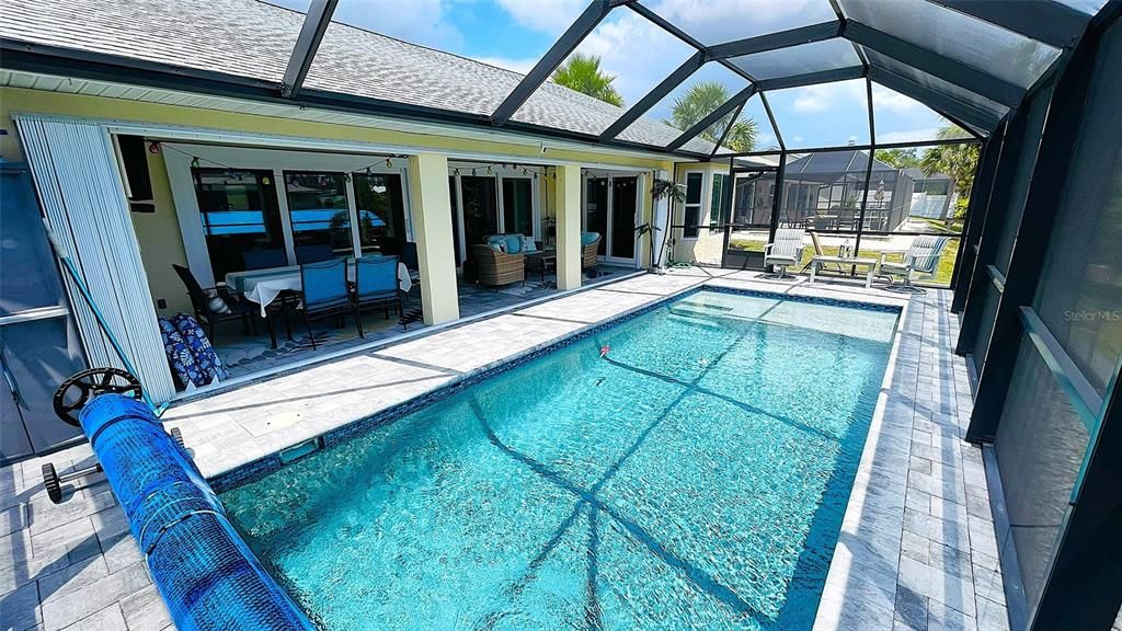 合同活跃: $612,000 (3 贝兹, 3 浴室, 2477 平方英尺)