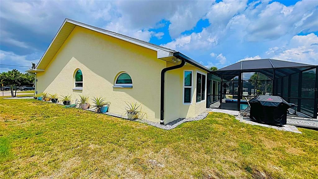 合同活跃: $612,000 (3 贝兹, 3 浴室, 2477 平方英尺)