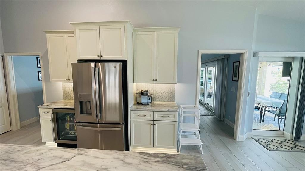 合同活跃: $612,000 (3 贝兹, 3 浴室, 2477 平方英尺)