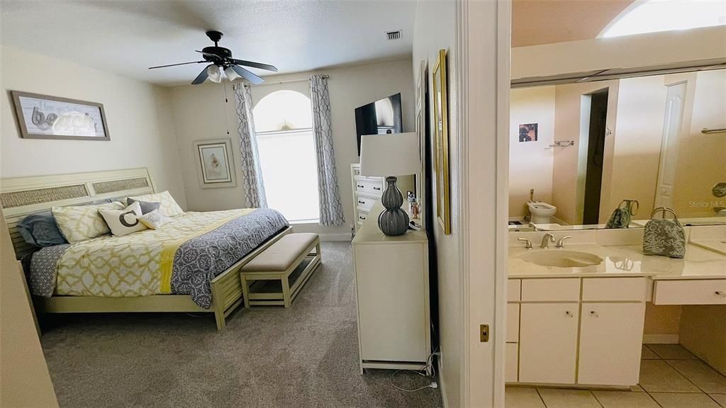 合同活跃: $612,000 (3 贝兹, 3 浴室, 2477 平方英尺)