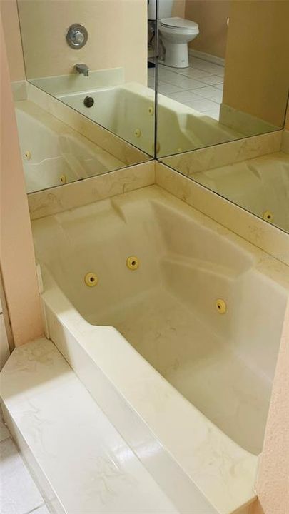 合同活跃: $612,000 (3 贝兹, 3 浴室, 2477 平方英尺)