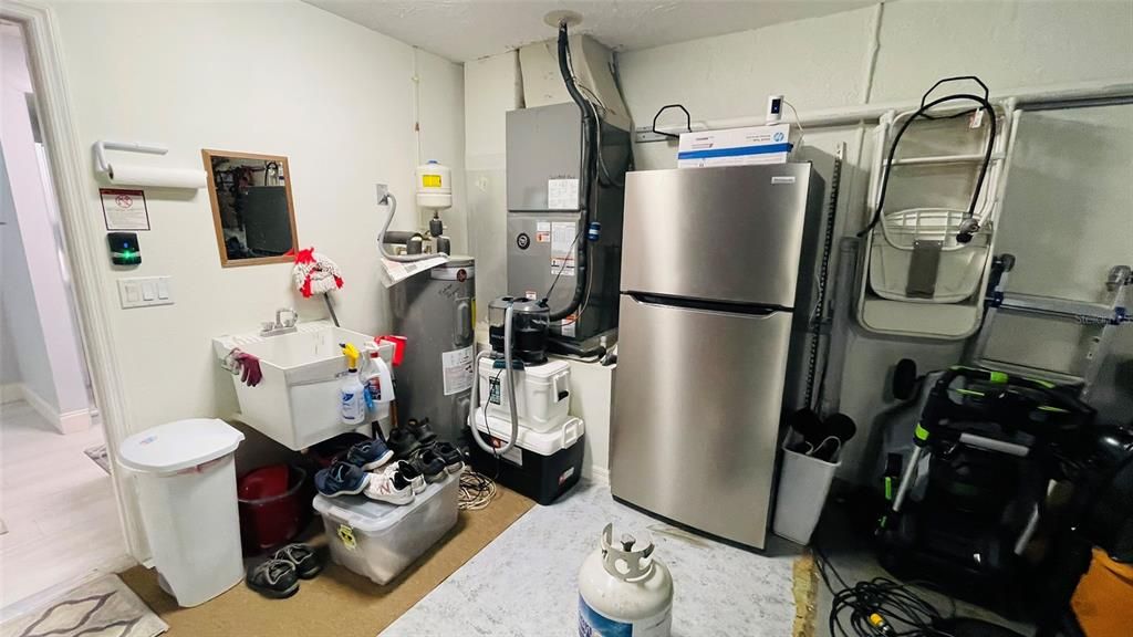 合同活跃: $612,000 (3 贝兹, 3 浴室, 2477 平方英尺)