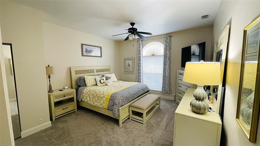 合同活跃: $612,000 (3 贝兹, 3 浴室, 2477 平方英尺)