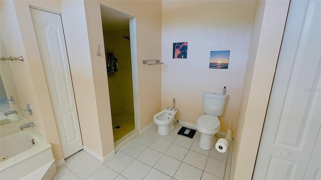 合同活跃: $612,000 (3 贝兹, 3 浴室, 2477 平方英尺)