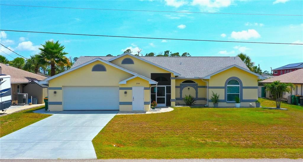 合同活跃: $612,000 (3 贝兹, 3 浴室, 2477 平方英尺)