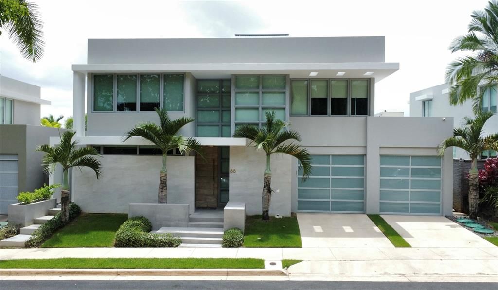 最近售出: $1,595,000 (4 贝兹, 3 浴室, 4000 平方英尺)