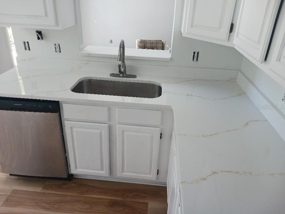 En Venta: $419,299 (4 camas, 2 baños, 1836 Pies cuadrados)