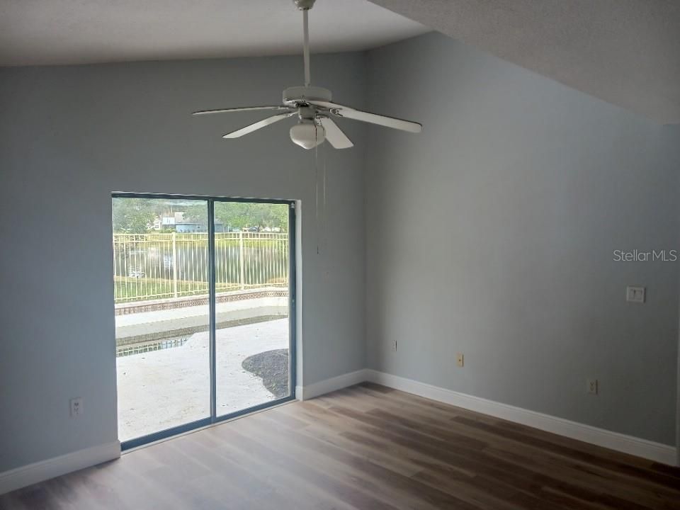 En Venta: $419,299 (4 camas, 2 baños, 1836 Pies cuadrados)