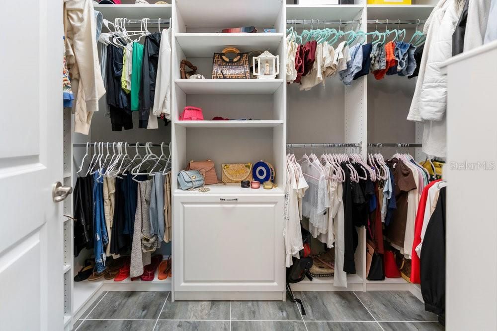 合同活跃: $1,179,000 (4 贝兹, 3 浴室, 2747 平方英尺)