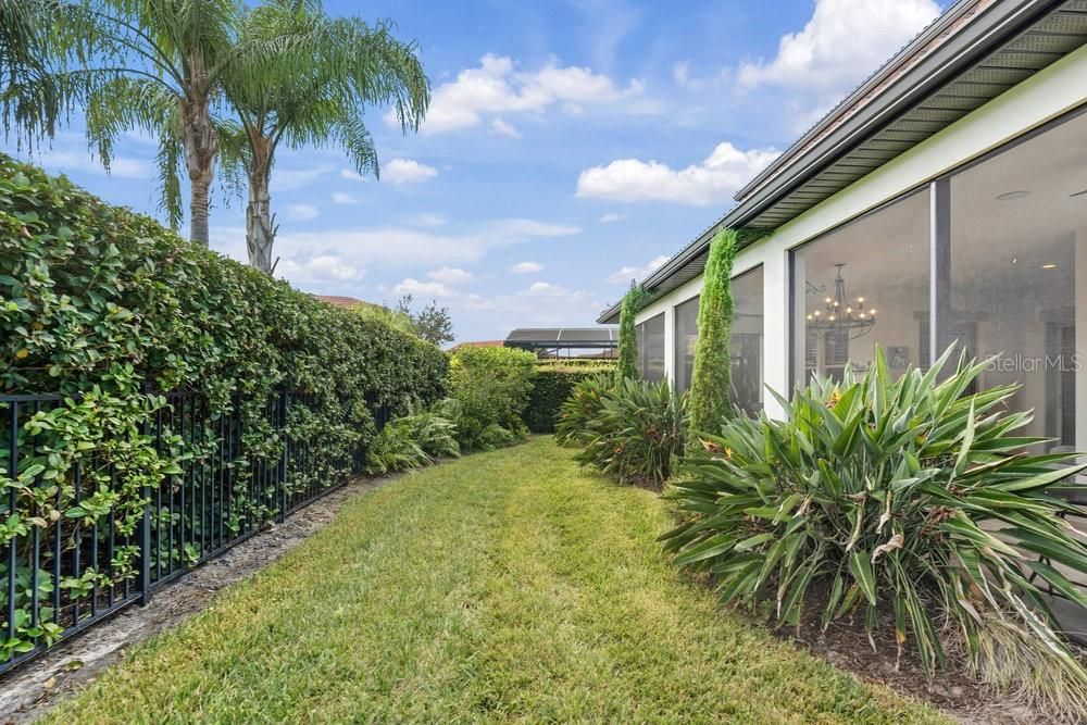 合同活跃: $1,179,000 (4 贝兹, 3 浴室, 2747 平方英尺)