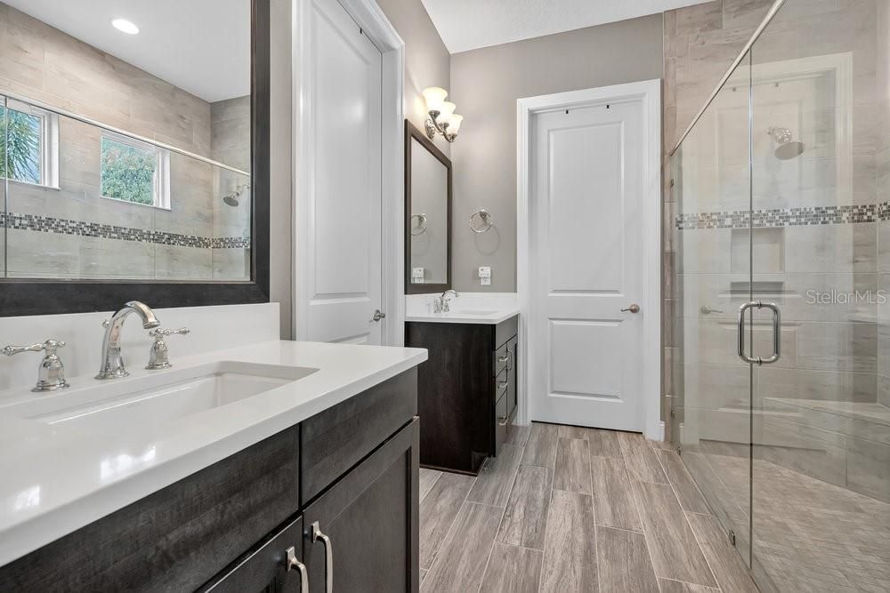 合同活跃: $1,179,000 (4 贝兹, 3 浴室, 2747 平方英尺)