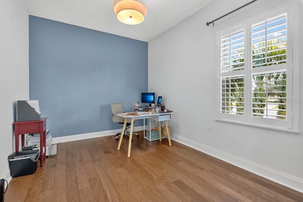 合同活跃: $1,179,000 (4 贝兹, 3 浴室, 2747 平方英尺)