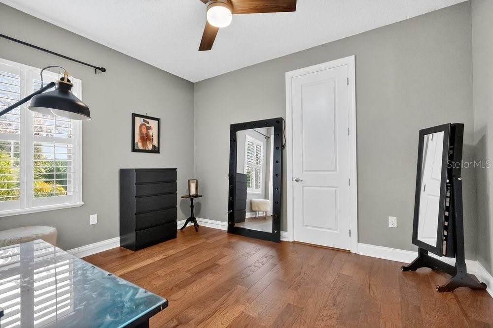 合同活跃: $1,179,000 (4 贝兹, 3 浴室, 2747 平方英尺)