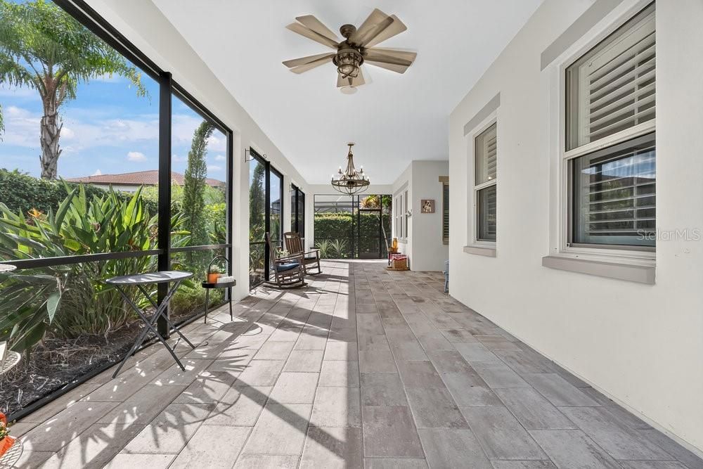 合同活跃: $1,179,000 (4 贝兹, 3 浴室, 2747 平方英尺)