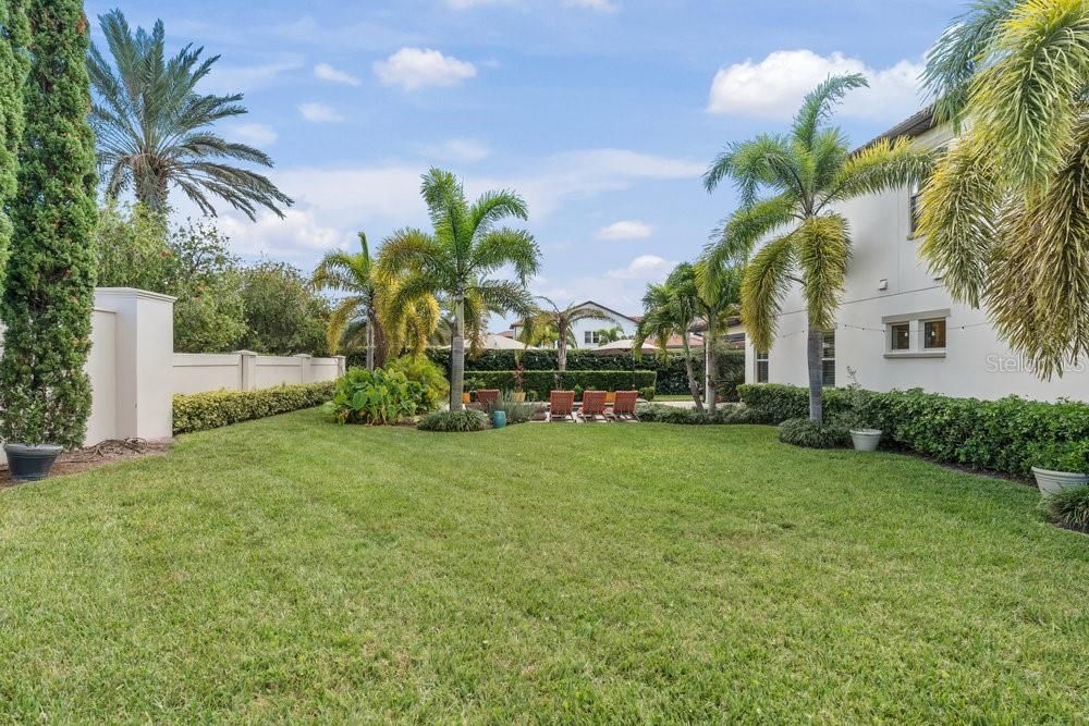 合同活跃: $1,179,000 (4 贝兹, 3 浴室, 2747 平方英尺)