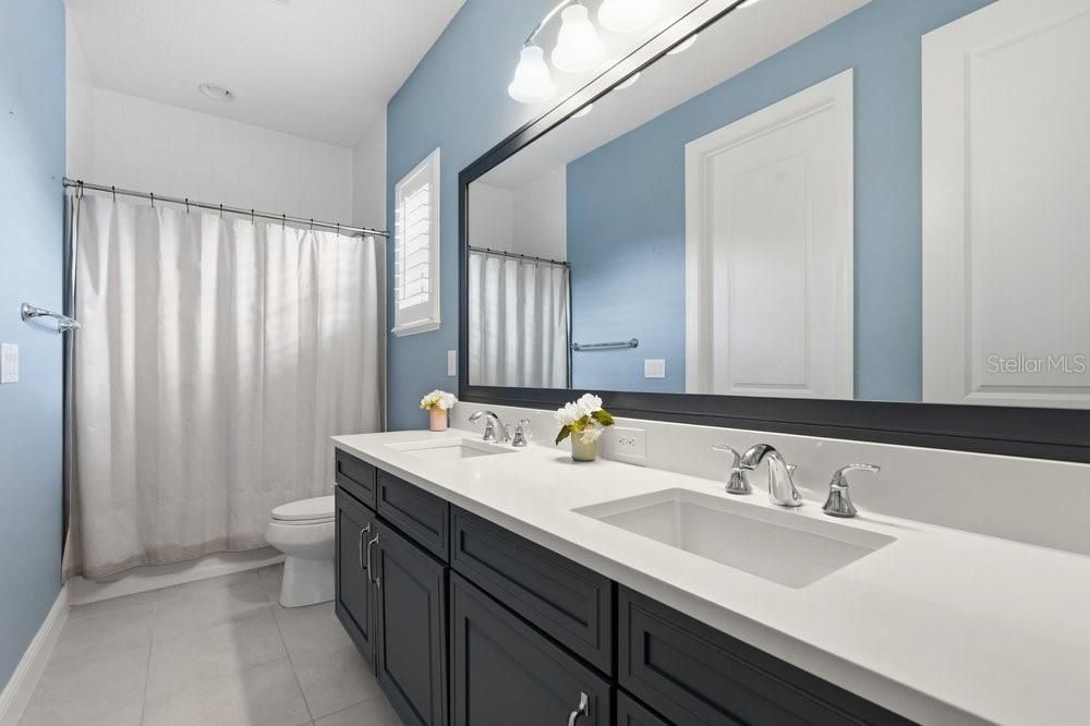 合同活跃: $1,179,000 (4 贝兹, 3 浴室, 2747 平方英尺)