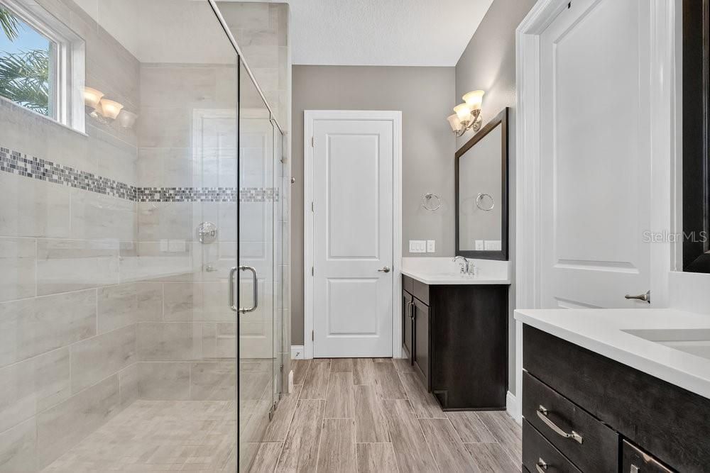 合同活跃: $1,179,000 (4 贝兹, 3 浴室, 2747 平方英尺)