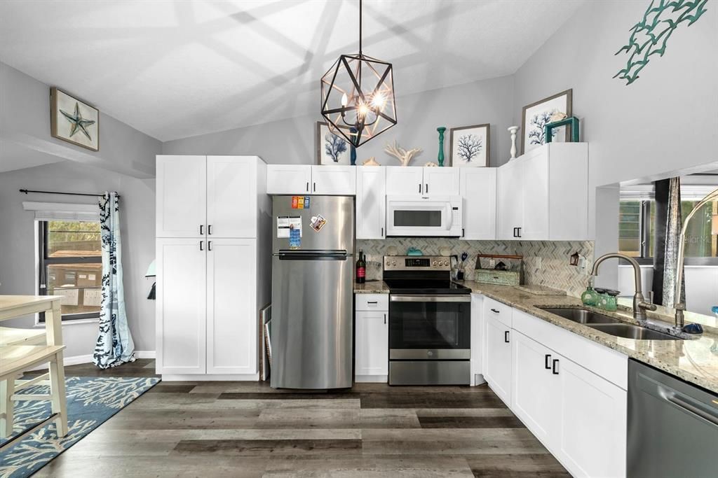 Под контрактом: $100,000 (2 спален, 2 ванн, 1245 Квадратных фут)