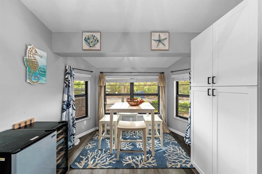 Под контрактом: $100,000 (2 спален, 2 ванн, 1245 Квадратных фут)