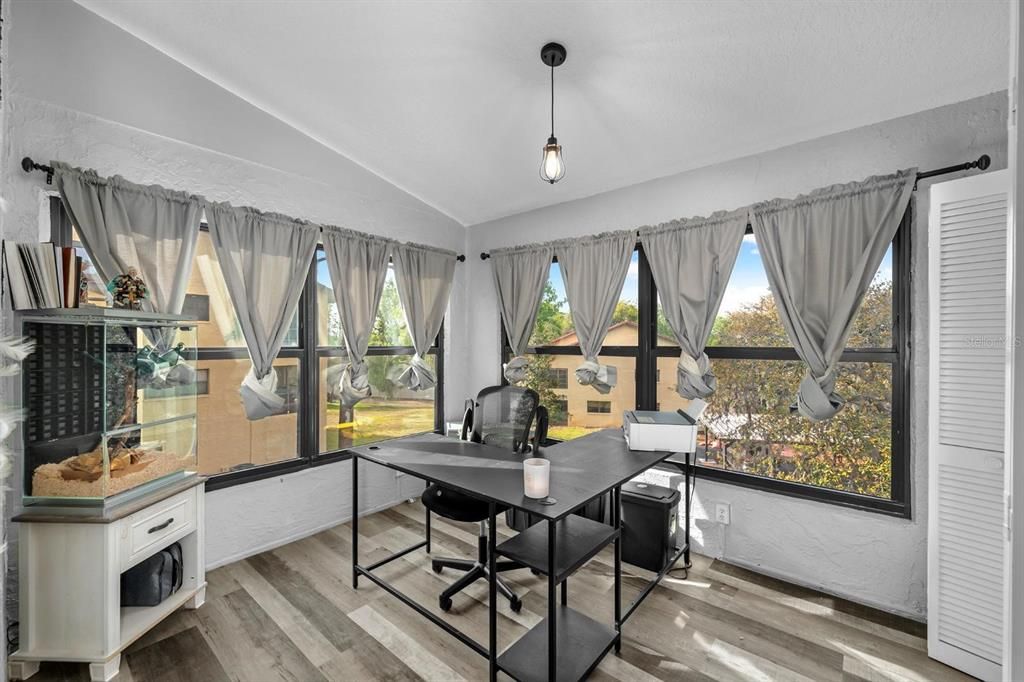 Под контрактом: $100,000 (2 спален, 2 ванн, 1245 Квадратных фут)