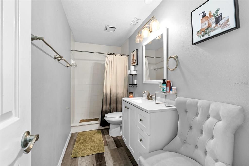 Под контрактом: $100,000 (2 спален, 2 ванн, 1245 Квадратных фут)